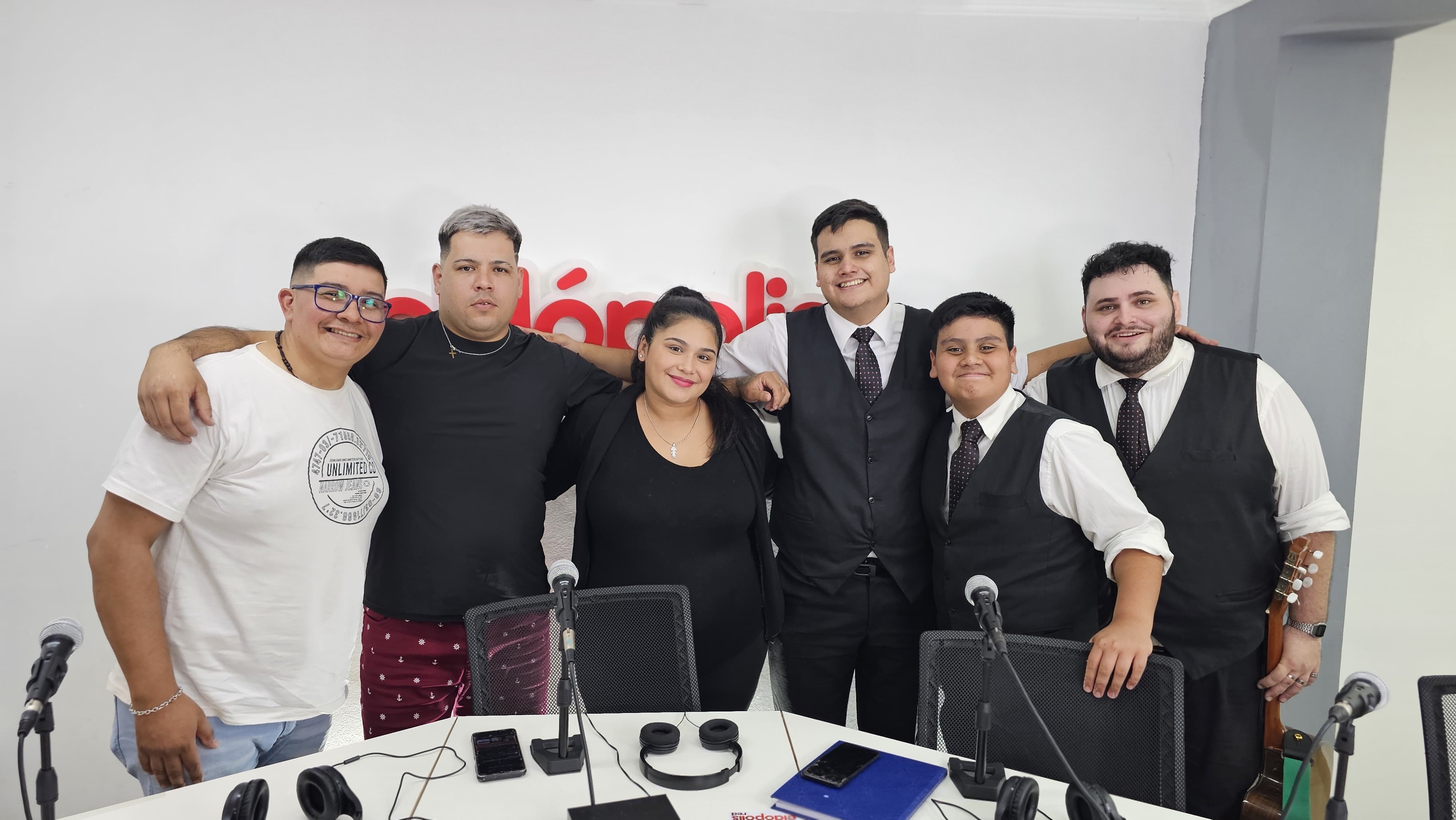 “Sin Acoples” debutó en Eldópolis Red con música en vivo y artistas locales